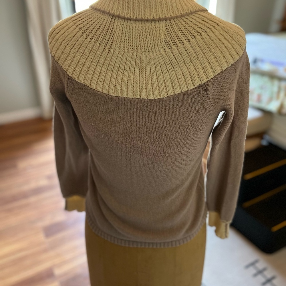 Anthropologie cardigan with rosettes - Picture 4 of 6